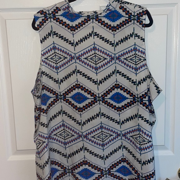 Sheer white blouse with southwestern pattern. - Picture 3 of 5